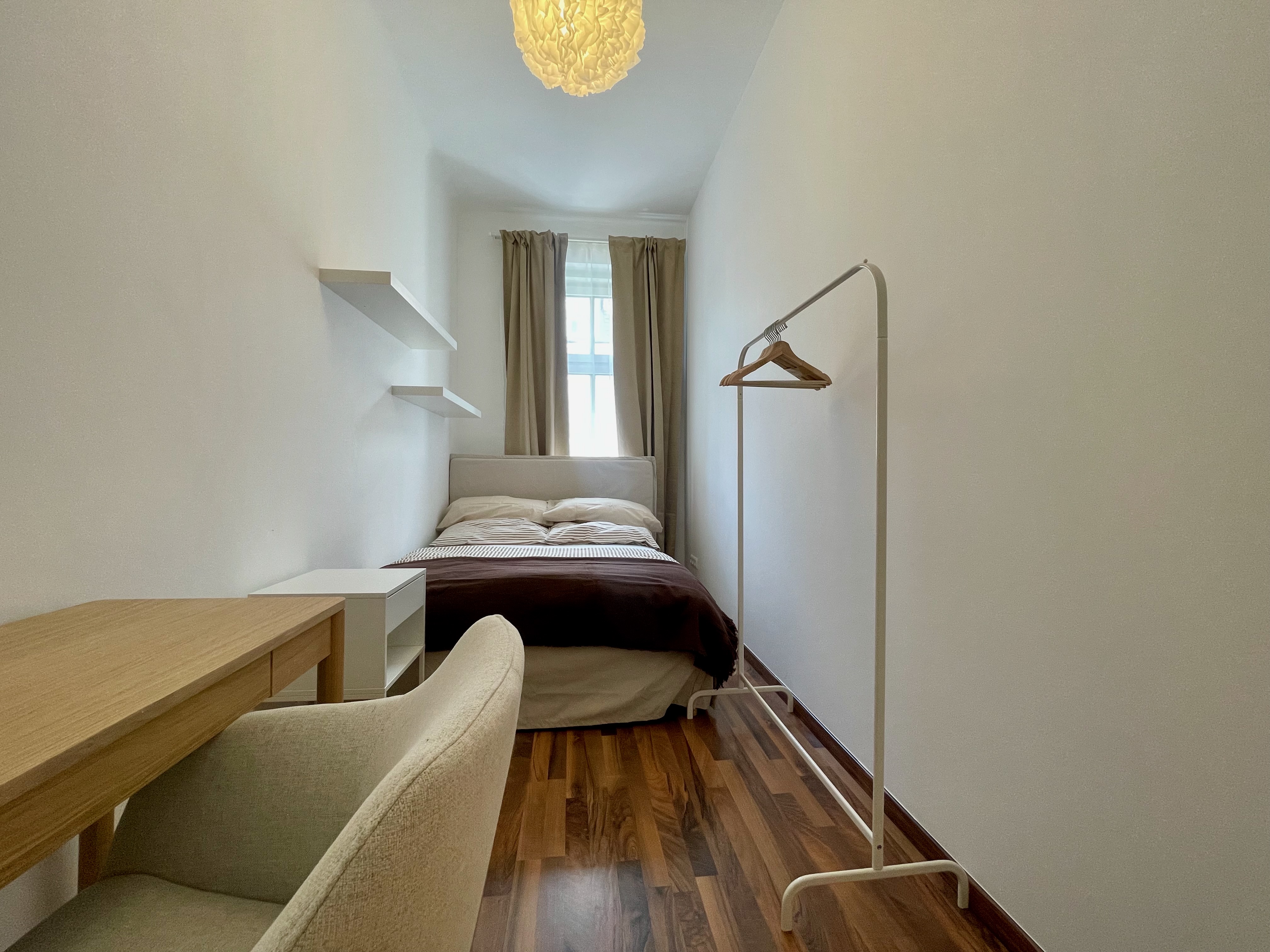 Friends in Flats, image size:4032x3024